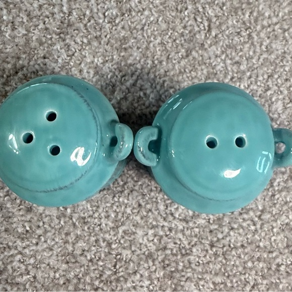 Farmhouse-Style Rooster Salt & Pepper Shakers – Turquoise Ceramic – 3.5” Tall - Picture 3 of 5